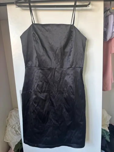 Vestido preto de tafetá
