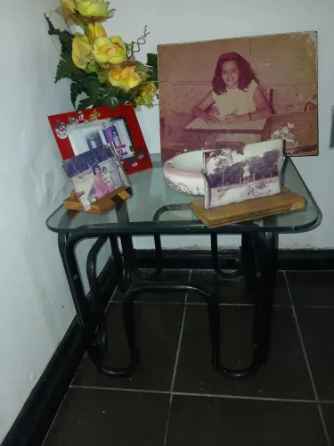 Mesinha de vidro pra fotos(falar com marilda *)