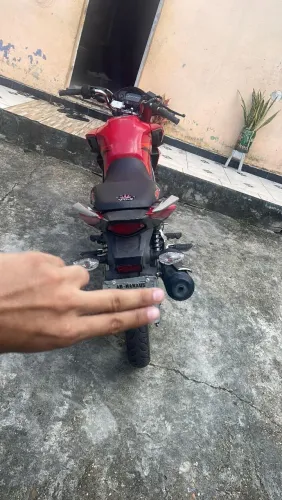 Vende se um Titan 160