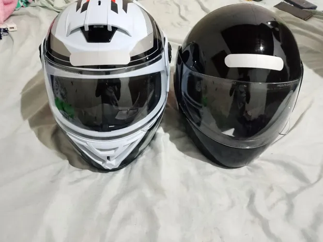 Dois capacetes número 58