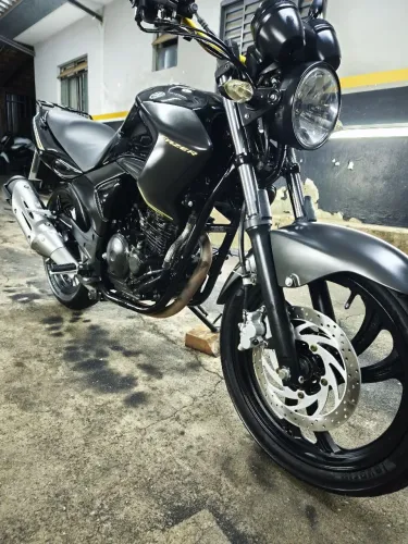 Vende-se Fazer YS250cc Black edition