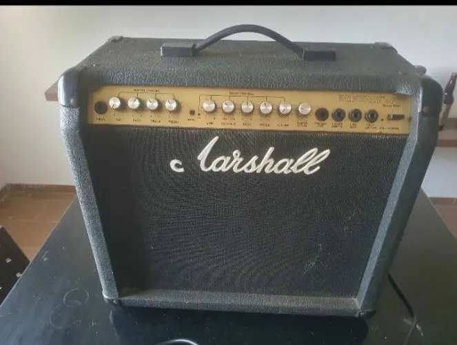 Amplificador Marshall 8040 inglês (falante celestion)