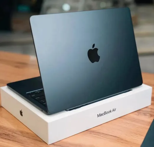 Apple MacBook Air 2026 Apple M5 / Memória 16GB / SSD 512GB / 13.6 (NOVO)