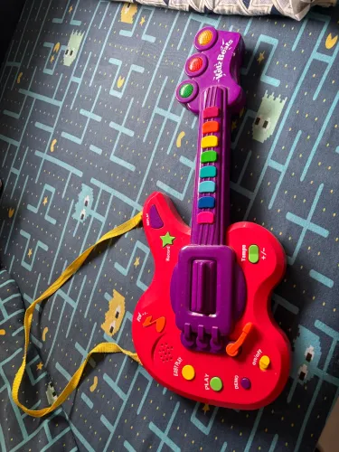 Guitarra Infantil Kids Beats rosa escuro com roxo