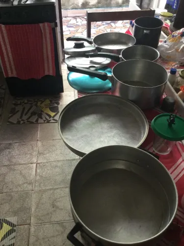5 panelas e 1 assadeira