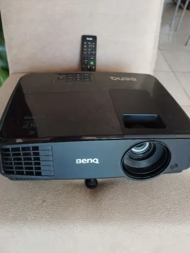 Projetor BenQ DLP com Controle Remoto - Excelente Estado (Bivolt)