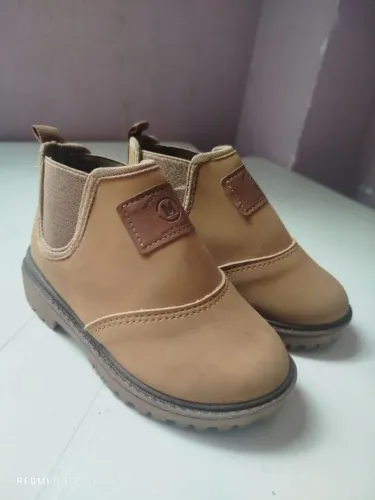 Bota semi nova numeração 22