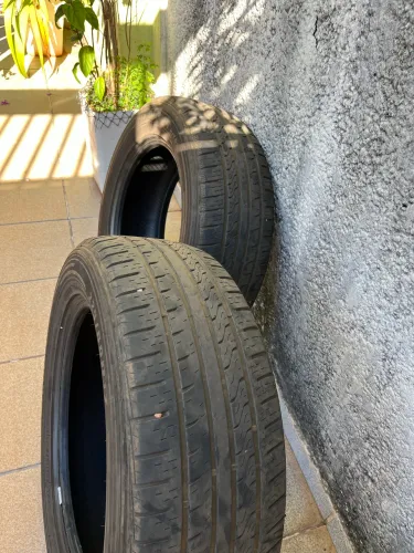 Vendo 2 pneus 225/65r17