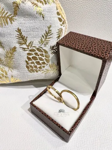 Na compra do par de alianças  a gravação é Cortesia 