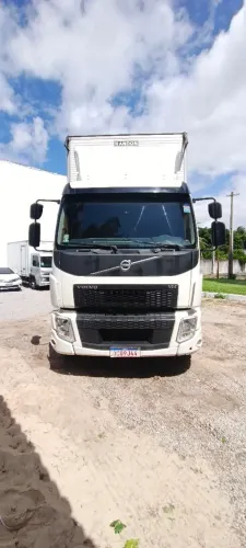 VOLVO VM 330 8X2 BAÚ 11M<br>2021/2021