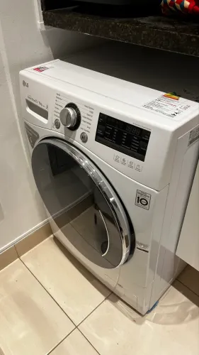 Lava e seca LG 11kg 220V