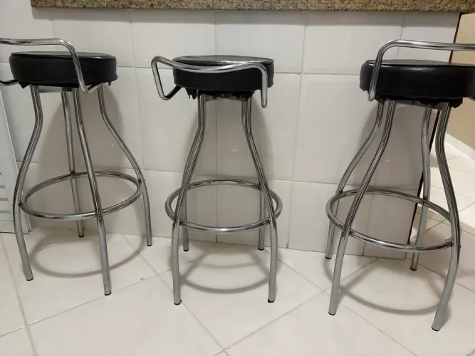  Banqueta alta giratória 3 unidades 