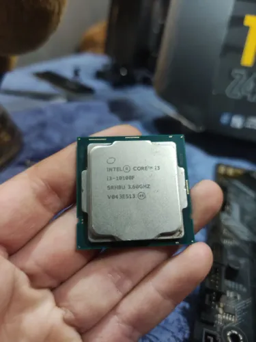 Intel Core i3-10100F de 10ª geração.