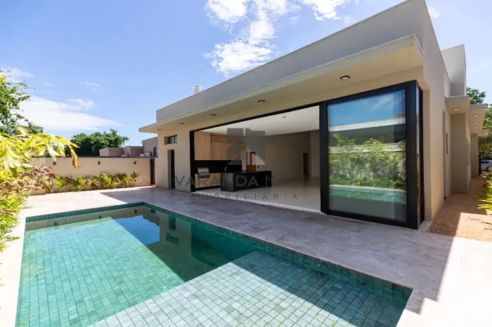 Casa Alto Padrão com 3 Suítes e Lazer Completo no Condomínio Arara Verde