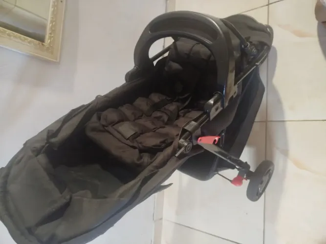 Carrinho de bebê semi novo