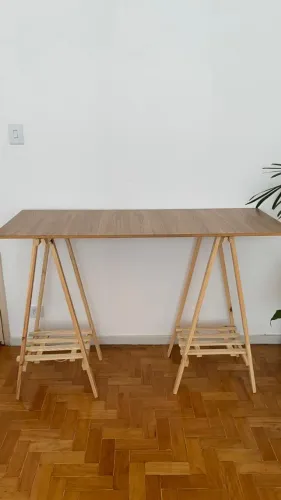 MESA DOBRÁVEL COM PÉS CAVALETE