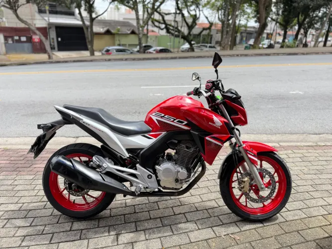CB 250F Twister - Cacule Motos