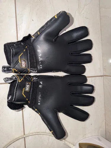 Luva De Goleiro Poker Futebol Semi Profissional Champion 9 Cor Preto/dourado