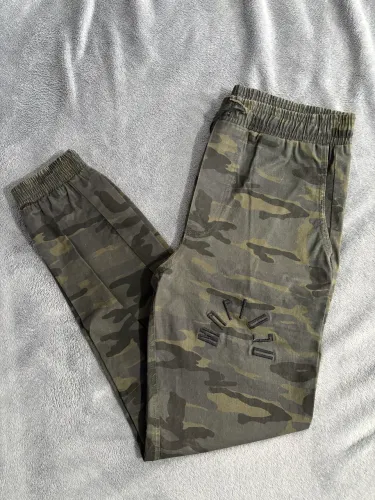 Calça camuflada 