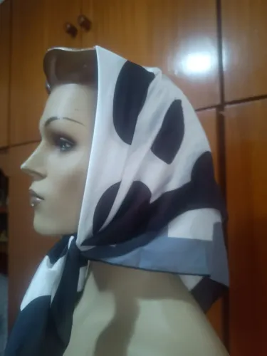 Lenço Scarf Sephora Beauty Club Em Seda Branca com Bolinhas Pretas