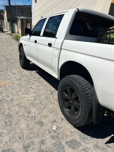 Mitsubishi L200 GL 2.5 4X4 CD Diesel 2011