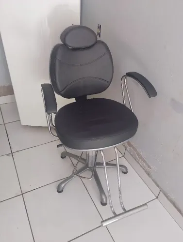 CADEIRA DE BARBEIROª / CABELEIREIROª "RECLINÁVEL"