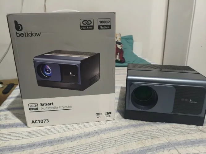 Progetor betdoow ac1073 (com pouco tempo de uso!!!)