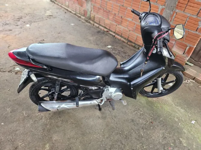 Vendo ou troco por outra do meu interesse.moto a partida é pedal watsap *