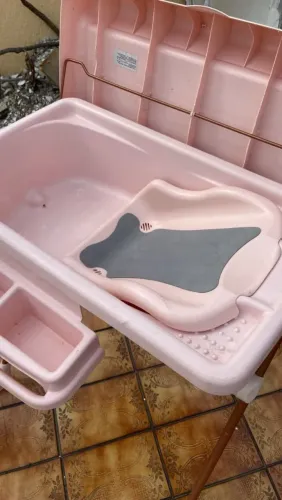 Banheira com trocador rosa