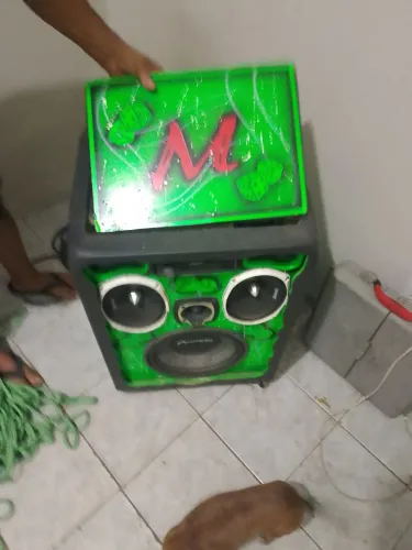 Caixa de som automotivo