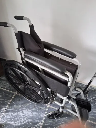 Cadeira de rodas pouco uso