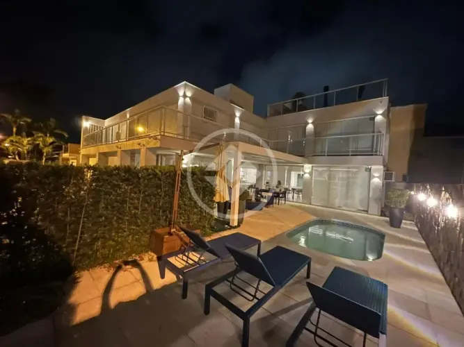 Casa Pé na Areia | 5 Suítes | 560m² | Cachoeira do Bom Jesus | Calado para Lancha