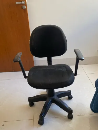 Vende-se cadeira de escritório/secretária/rodinha