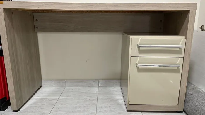 Escrivaninha em MDF