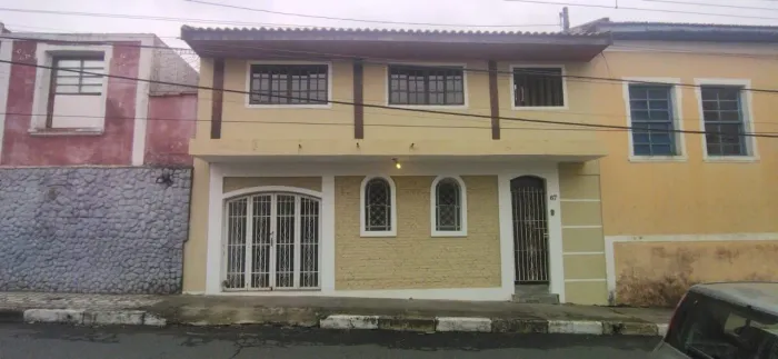Sobrado com 3 dormitório uma suíte , 3 banheiros no centro de Pindamonhangaba, SP