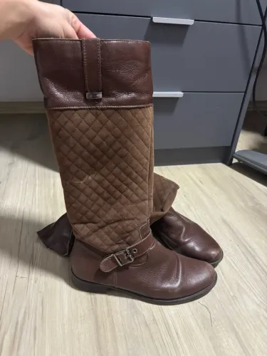 Bota marrom, couro e camurça, tamanho 35, estilo montaria