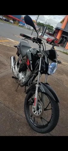 Motor está em ótimo estado. Pneus novos. Kit relação nova.