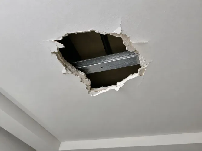 Conserto e serviço de gesso parede