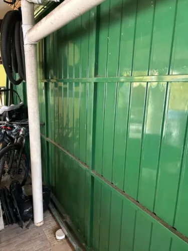 Portão de elevação novo, nunca utilizado.