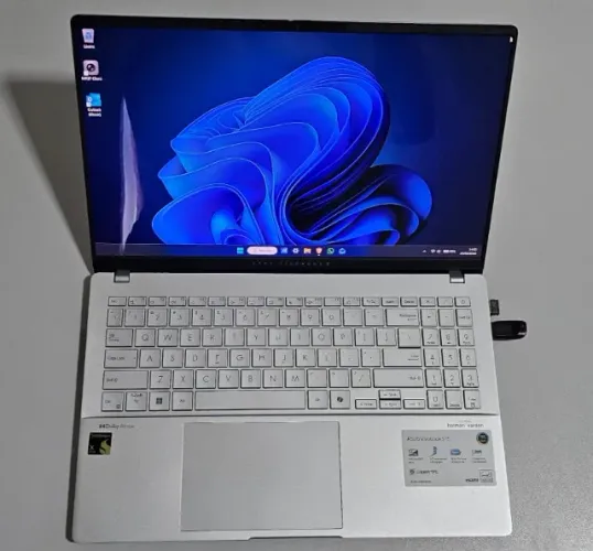 Ultrabook Asus Vivobook S15 (S5507Q) OLED (2880x1620) Copilot+ PC