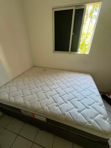 Cama em excelente estado para venda à vista.