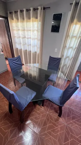 Mesa 8 lugares com 4 cadeiras