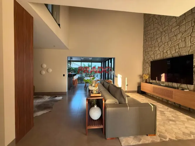Sobrado à venda em Maringá, Jardim Munique, com 3 quartos, com 256.56 m²