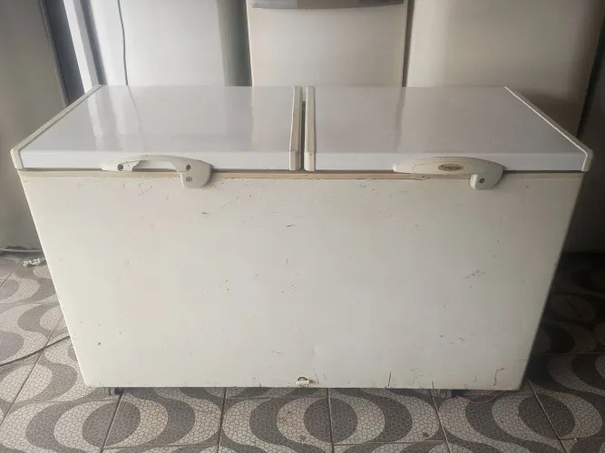 Vende-se freezer tubulado 1300