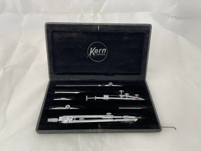 Conjunto de Compasso Kern Swiss