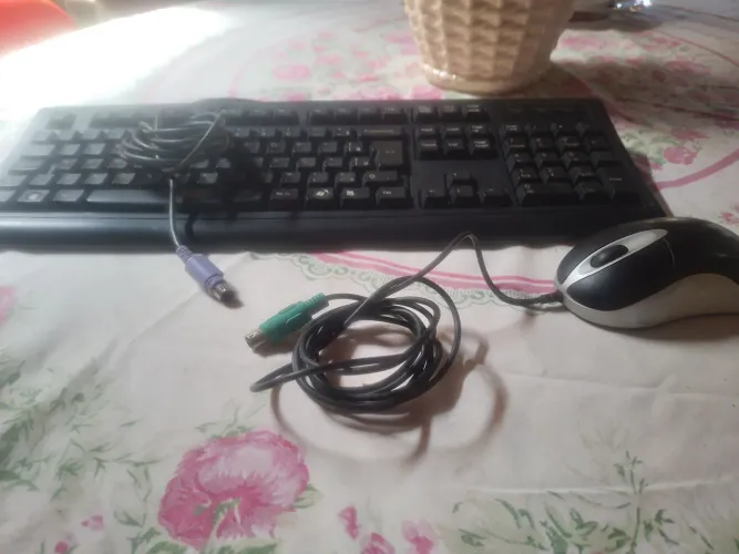 Teclado e mouse para computador