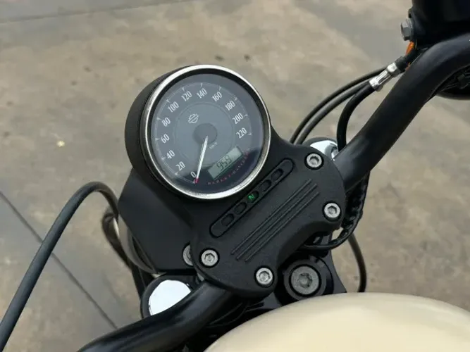 HARLEY-DAVIDSON SPORTSTER XL 883N IRON 2014