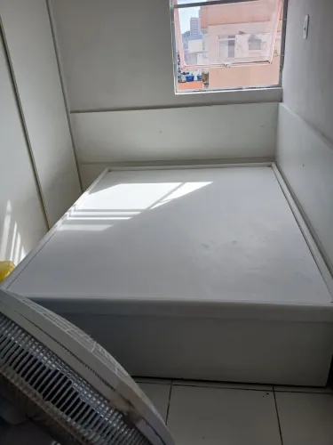 Vende-se tablado medindo 1,46 x 1,80 x 0,44 (altura) no valor de 500,00. Excelente estado.