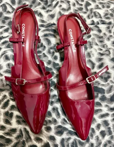 Vende se um sapato Scarpin Verniz Bordo n 36 , novo
