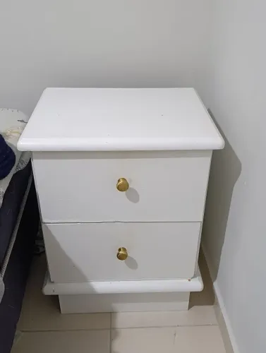 Criado mudo excelente e branco